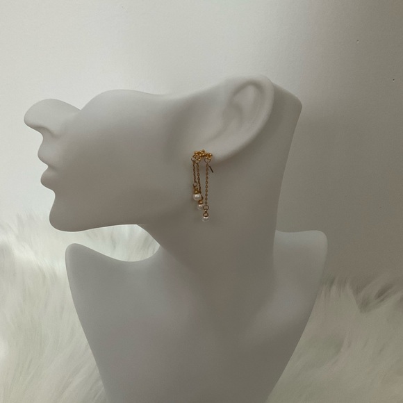 Elegant Gold and Pearl Drop Earrings - Picture 2 of 2